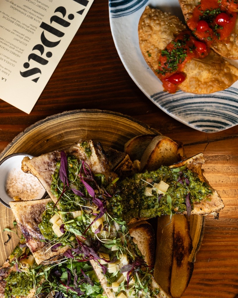 Roasted Bone Marrow, Sobre Mesa